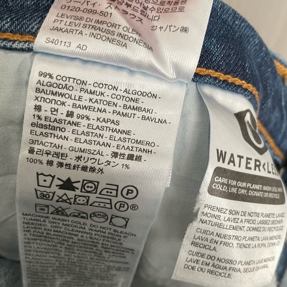 SOLD ๐ซ๐ซ Levi's Premium Wedgie Straight Cropped Jeans - Picture 13 of 13